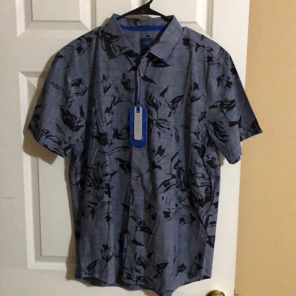 Button down Hawaiian shirt